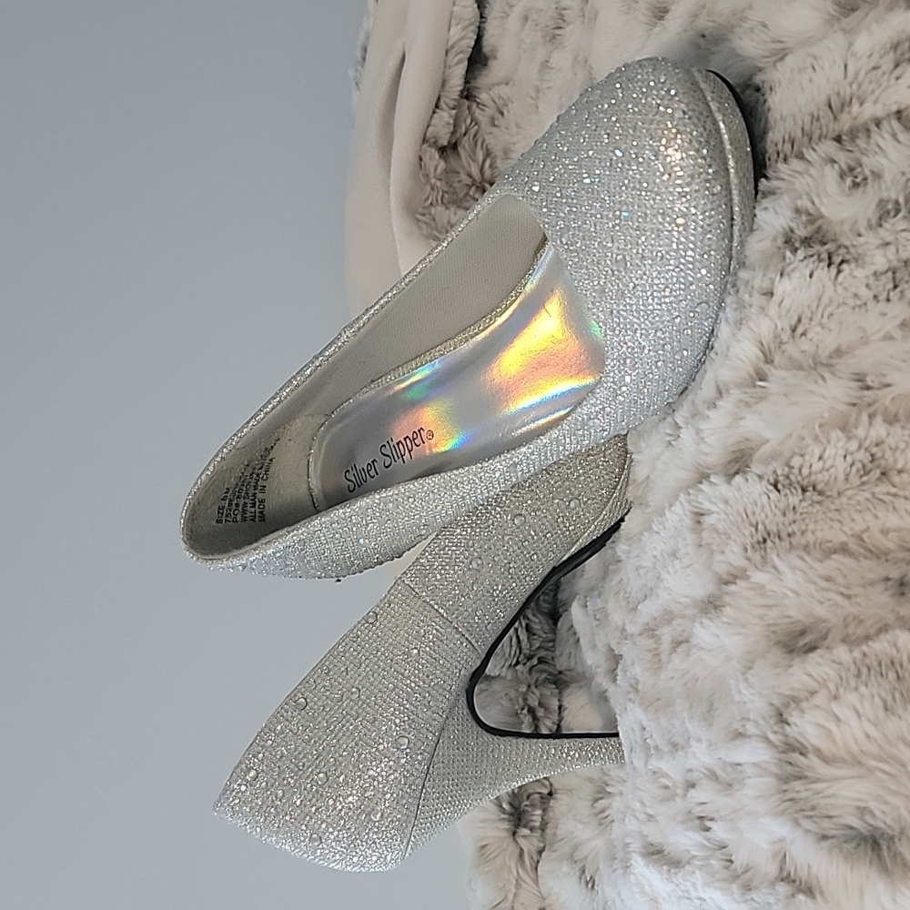 Silver pumps